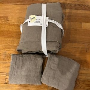 Parachute NWT linen duvet/fawn/Twin/XL twin and two pillowcases